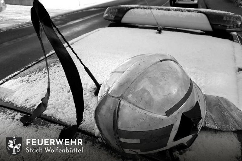 Trauer bei den Feuerwehren – Einsatzfahrzeuge mit schwarzem Band